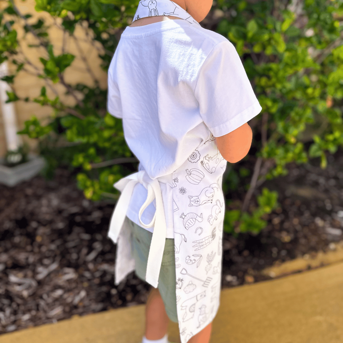 Washable, Waterproof Colouring in Apron Set - ON PRE - ORDER 🖍️ - - Colour Me Kids
