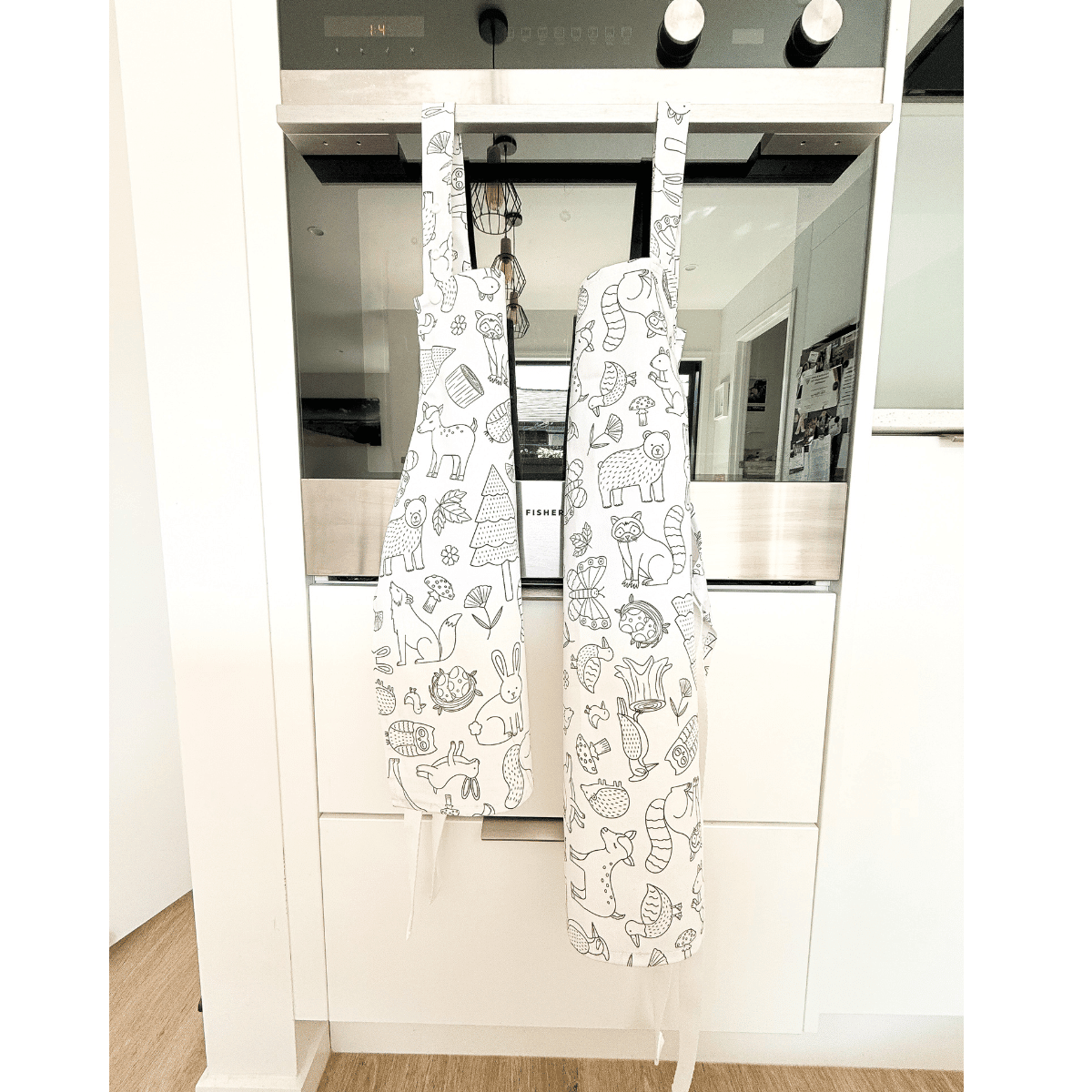 Washable, Waterproof Colouring in Apron Set - ON PRE - ORDER 🖍️ -  - Colour Me Kids