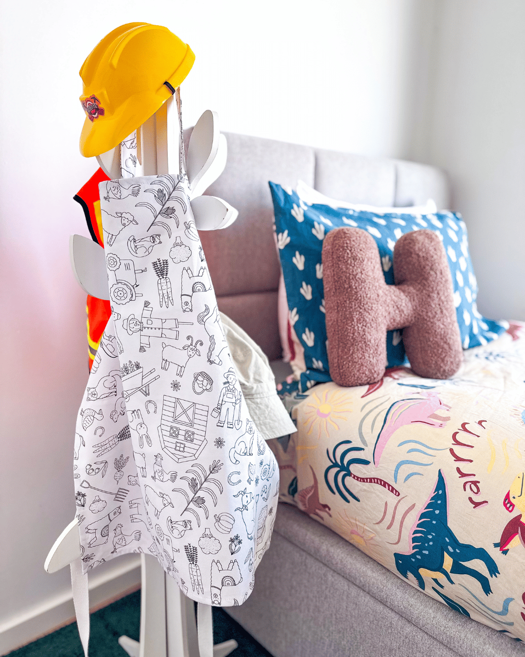 Washable, Waterproof Colouring in Apron Set - ON PRE - ORDER 🖍️ -  - Colour Me Kids